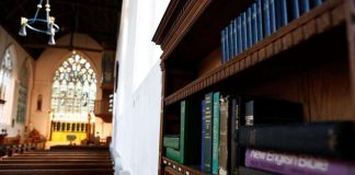 Englannin kirkko sulkee rakennuksensa myös papeilta – häät ja kasteet kiellettiin