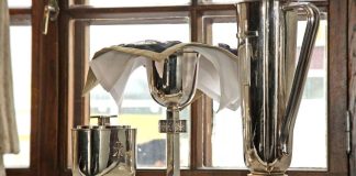 Piispoilta ohjeita pääsiäiseen: Striimattavassa jumalanpalveluksessa voi viettää pienen joukon ehtoollista