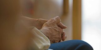 Kysely: Koronakriisi kuormittaa yli 70-vuotiaita henkisesti vähemmän kuin muita ikäryhmiä