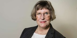 Pääkirjoitus: Nyt on kannustavien ja uskoa tulevaisuuteen sisältävien onnittelupuheluiden aika