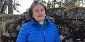 Diakonissa Vuokko Väätäinen kirjoitti oman kirjeen jokaiselle Varttuneiden kerhon kävijälle