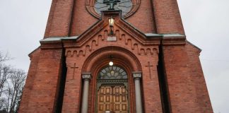 Tampereen seurakunnat ei sittenkään esitä koko henkilökunnan lomauttamista