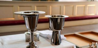 Näin ehtoollista vietetään kesäkuusta lähtien – kapitulien ohjeissa kommentoidaan myös laulamista