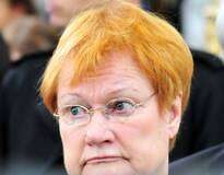 Tarja Halonen saarnaa kirkossa
