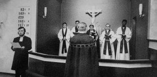 Mysteerikuva: Seitsemän miestä heitä on – mutta keitä he ovat?