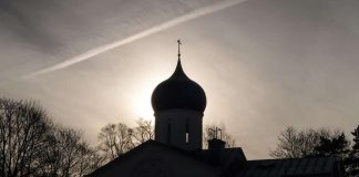 Asiakirja ortodoksisen kirkon sosiaalisen ajattelun nykyaikaistamiseksi käännetään myös suomeksi