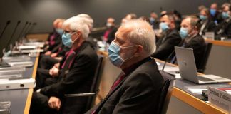 Naispappeuden vastustajien messuyhteisöt puhuttivat kirkolliskokousta – ”Samaan ehtoollispöytään mahtuminen ei ole realiteetti”