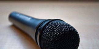 Kirkon ja karaoken mikrofonit pitää uusia vuoden vaihteessa