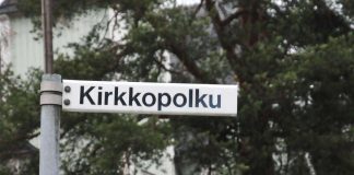 Kivi kirkon kengässä? – Eroakirkosta.fi toiminut 11 vuotta