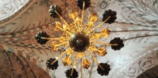 Kirkko on brändi muiden joukossa