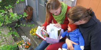 Seurakunnalta äitiyspakkaus kastekotiin