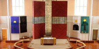 Muunneltavuus tasapäistää kirkkotilaa: ”Siirrettävä alttari on myös teologinen kysymys”