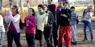 Muslimit isolla joukolla kirkkoon Kauhavalla