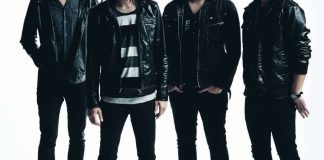 Metallibändi Disciple Suomeen klubikeikalle