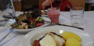 Alppilan kirkkobrunssi täyttyi ruokailijoista