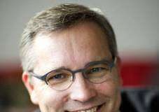 Mikael Pentikäinen raottaa kirjassaan uskonnollista perintöään ja suhdetta kirkkoon