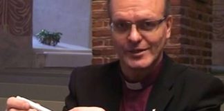 Piispa Tapio Luoma videobloggaa