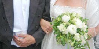 Nykyistä avioliittolakia puoltavassa adressissa yli 50 000 nimeä