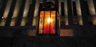 Eduskuntatalolla osoitettiin mieltä perinteisen avioliittokäsityksen puolesta