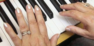 Keikkapappien ja -kanttoreiden palkkiot vaihtelevat seurakunnittain