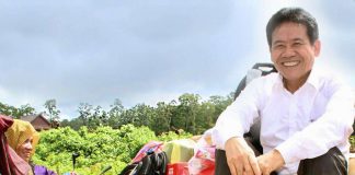 Udmurtinkielinen Raamattu Suomen Pipliaseuran kesäjuhlan tulokas