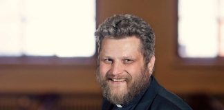 Piispojen avustajat puoltavat blogissa tasa-arvoista avioliittolakia