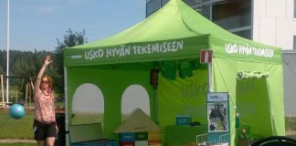 Asuntomessuilla voi jututtaa pappia ja laulaa riparilauluja nuotiopaikalla