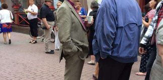 Anteeksipyyntö puhutti arkkipiispan torikahveilla