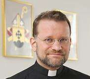 Piispa: Ajan hengen kanssa avioituva jää leskeksi