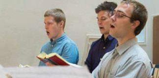 Kirkkokonsertit lisäävät suosiotaan, perinteinen messu ei innosta