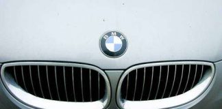 Piispat Saksassa ajavat Bemareilla