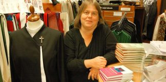 Miehet uusivat papinpaitojaan harvakseltaan