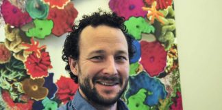 Mainosmies haluaa kertoa kirkon hyvistä töistä