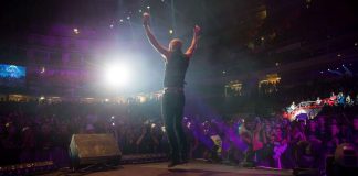 Juha Tapio villitsi nuoret fanit Maata Näkyvissä -festareilla