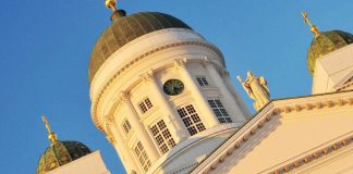 Irja Askola saarnaa itsenäisyyspäivän juhlajumalanpalveluksessa