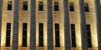 Toistakymmentä pappia ehdolle eduskuntaan