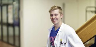 Laulava kandi Miska Laakso luuli lääkäreitä yli-ihmisiksi