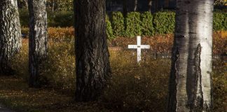 Piispa: Hautaustapa ei ole pelastuksen kannalta ratkaiseva