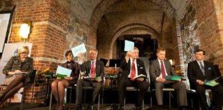 Tentataanko Arvoillassa puoluejohtajien vakaumusta?