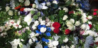 Kukkakauppiasliitto kritisoi seurakuntia halvalla hautaamisesta