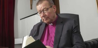 Piispa Huovinen: Sooloilun sijaan nöyrtymistä yhteiseen ajatteluun