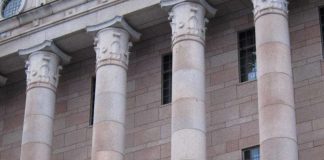 Puolueilla keskimäärin neljä maahanmuuttajataustaista ehdokasta