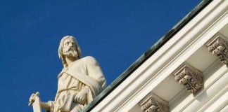 Aika vaihtaa kirkon nimeä?