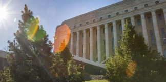 Moni mielii kirkonmäeltä Arkadianmäelle