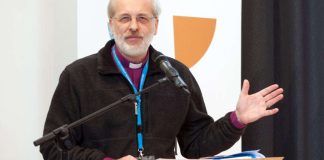 Piispa Peura vaatii Jyväskylän rauhanyhdistykseltä selitystä Palolan erottamisesta