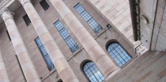 Naisehdokkaiden määrä väheni Keskustalla, lisääntyi Vihreillä