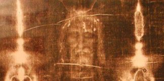 Kiistelty Torinon käärinliina esillä