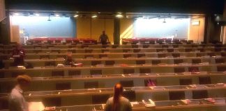 Kirkolliskokouksella poikkeuksellinen aloitus