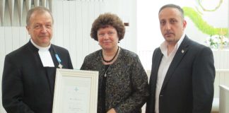 Veijo Koivulalle ortodoksisen kirkon ritarimerkki