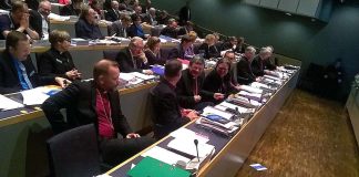 Löytty: Piispat pois kirkolliskokouksen eturivistä